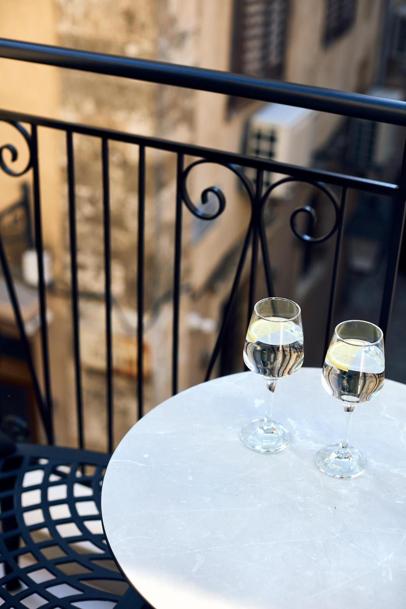 Grande Madonna Luxury Boutique Suites 罗希姆诺 客房 照片