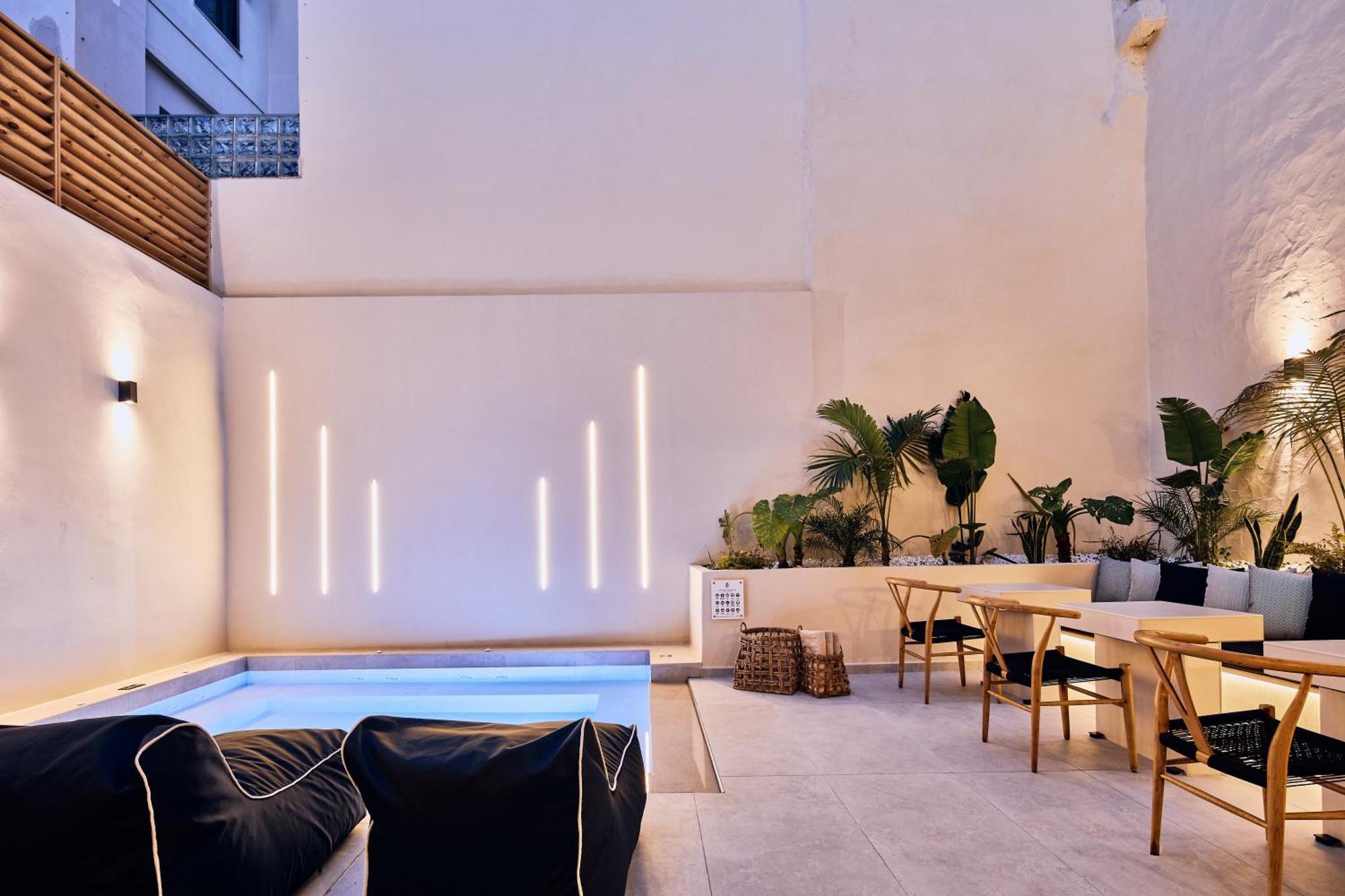 Grande Madonna Luxury Boutique Suites 罗希姆诺 外观 照片